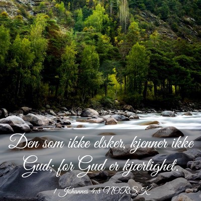 Picture 03 - 1 Johannes 4:8 NORSK - Den som ikke elsker, kjenner ikke Gud; for Gud er - Bible Verse Picture