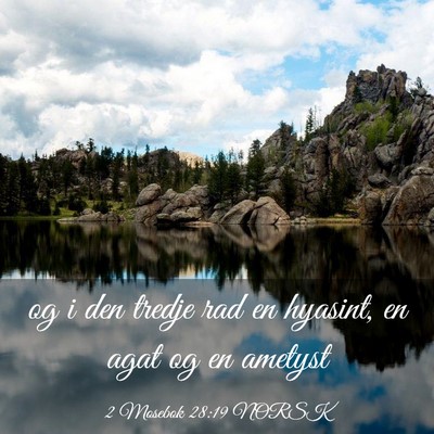 Picture 03 - 2 Mosebok 28:19 NORSK - og i den tredje rad en hyasint, en agat og en - Bible Verse Picture