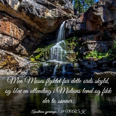 Picture 03 - Apostlenes gjerninger 7:29 NORSK - Men Moses flyktet for dette ords skyld, og blev - Bible Verse Picture