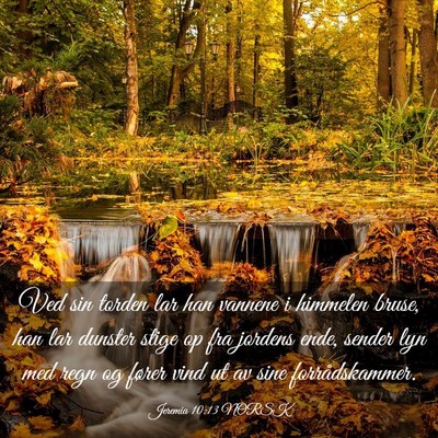 Picture 03 - Jeremia 10:13 NORSK - Ved sin torden lar han vannene i himmelen bruse, - Bible Verse Picture