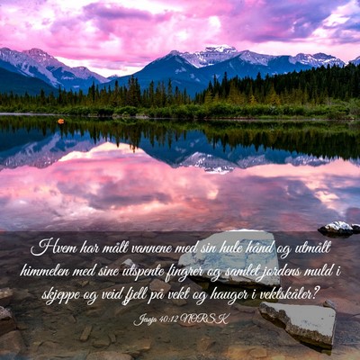Picture 03 - Jesaja 40:12 NORSK - Hvem har målt vannene med sin hule hånd og - Bible Verse Picture