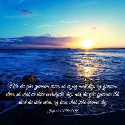 Picture 03 - Jesaja 43:2 NORSK - Når du går gjennem vann, så er jeg med dig, og - Bible Verse Picture