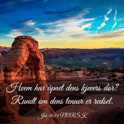 Picture 03 - Job 41:14 NORSK - Hvem har åpnet dens kjevers dør? Rundt om dens - Bible Verse Picture