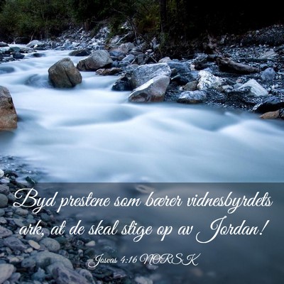 Picture 03 - Josvas 4:16 NORSK - Byd prestene som bærer vidnesbyrdets ark, at de - Bible Verse Picture