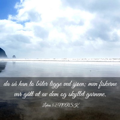 Picture 03 - Lukas 5:2 NORSK - da så han to båter ligge ved sjøen; men - Bible Verse Picture