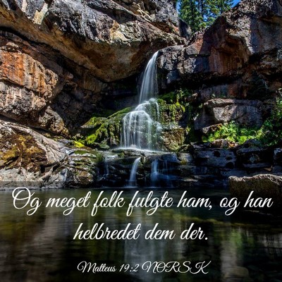 Picture 03 - Matteus 19:2 NORSK - Og meget folk fulgte ham, og han helbredet dem - Bible Verse Picture