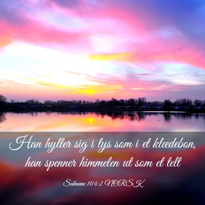 Picture 03 - Salmene 104:2 NORSK - Han hyller sig i lys som i et klædebon, han - Bible Verse Picture