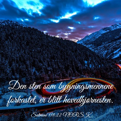 Picture 03 - Salmene 118:22 NORSK - Den sten som bygningsmennene forkastet, er blitt - Bible Verse Picture