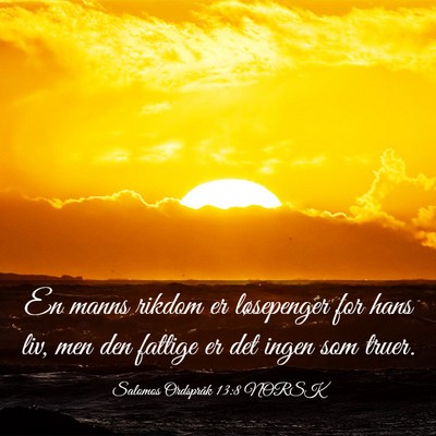 Picture 03 - Salomos Ordspråk 13:8 NORSK - En manns rikdom er løsepenger for hans liv, men - Bible Verse Picture