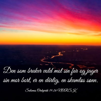 Picture 03 - Salomos Ordspråk 19:26 NORSK - Den som bruker vold mot sin far og jager sin mor - Bible Verse Picture