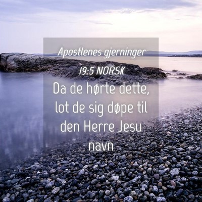 Picture 04 - Apostlenes gjerninger 19:5 NORSK - Da de hørte dette, lot de sig døpe til den - Bible Verse Picture