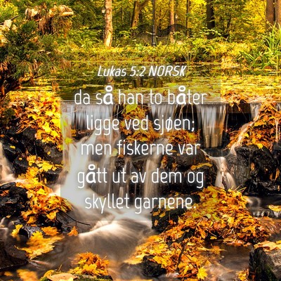 Picture 04 - Lukas 5:2 NORSK - da så han to båter ligge ved sjøen; men - Bible Verse Picture