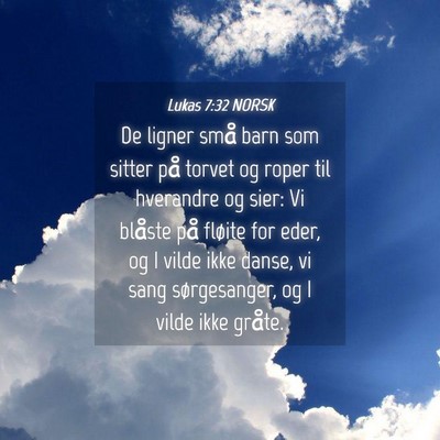Picture 04 - Lukas 7:32 NORSK - De ligner små barn som sitter på torvet og - Bible Verse Picture