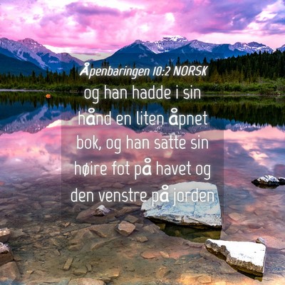Picture 04 - Åpenbaringen 10:2 NORSK - og han hadde i sin hånd en liten åpnet bok, og - Bible Verse Picture