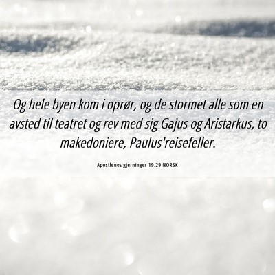 Picture 06 - Apostlenes gjerninger 19:29 NORSK - Og hele byen kom i oprør, og de stormet alle som - Bible Verse Picture